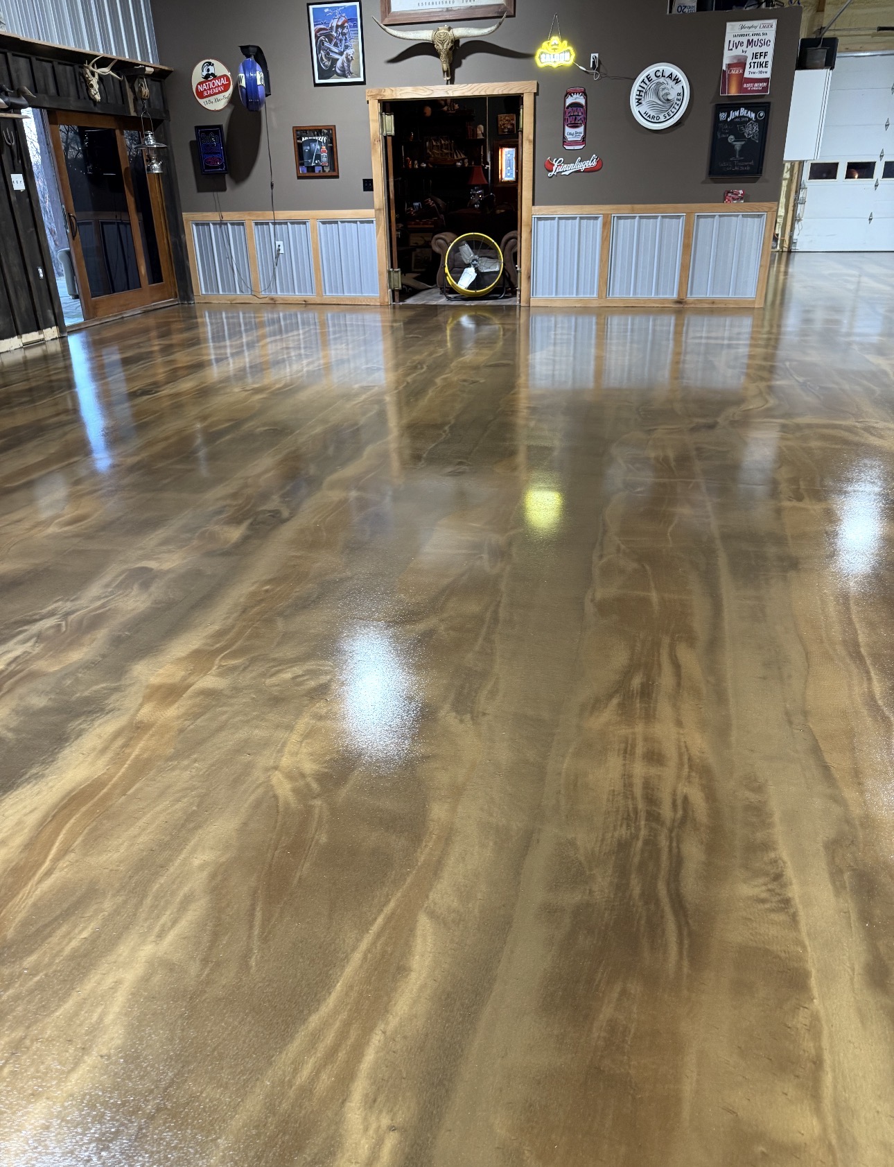 Bronze metallic epoxy floor with high-gloss flowing color